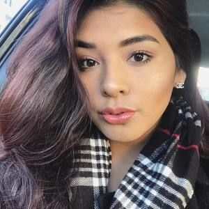 Meet your Posher, Mayra